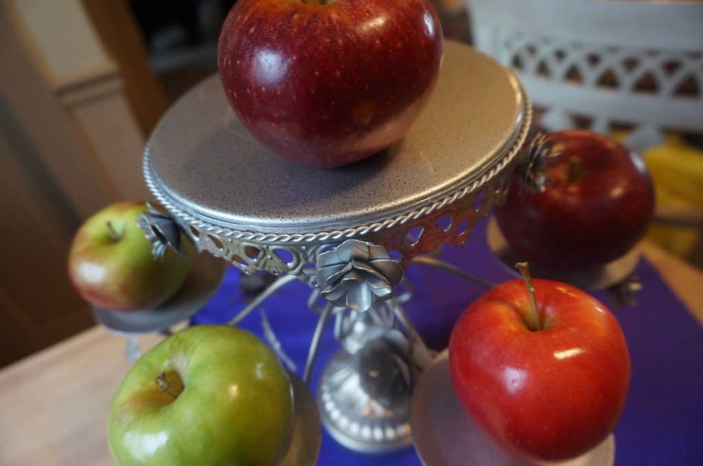 Interesting Ways to Eat An Apple